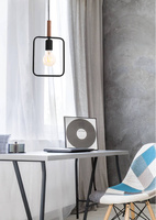 Lampa wisząca Frame czarna z drewnianym detalem pojedyncza do salonu E27